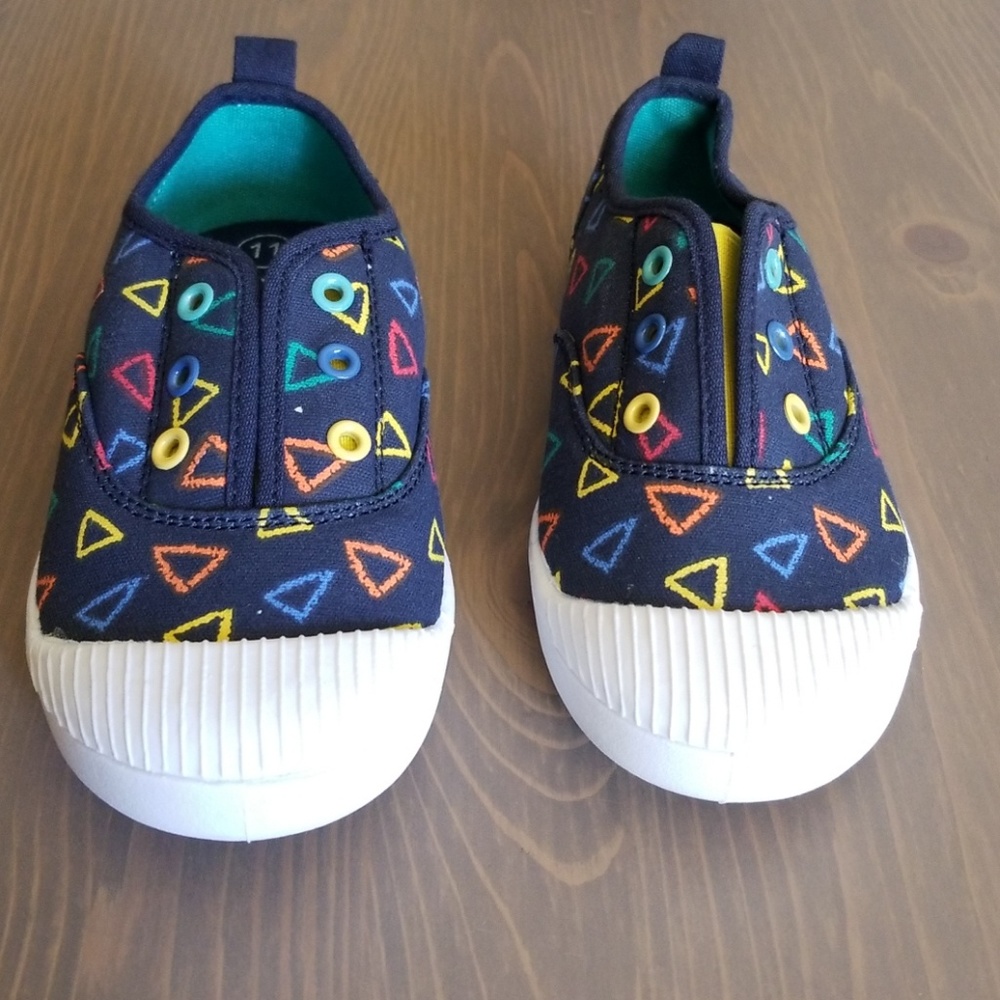 Cat & Jack Triangle Shoes Size 11 NWOT